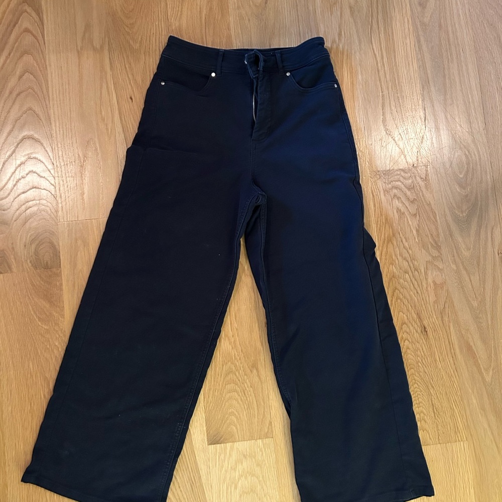 Navy Calia cropped pants